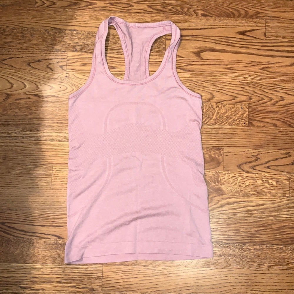 Lululemon tank top size 4 (a small)
